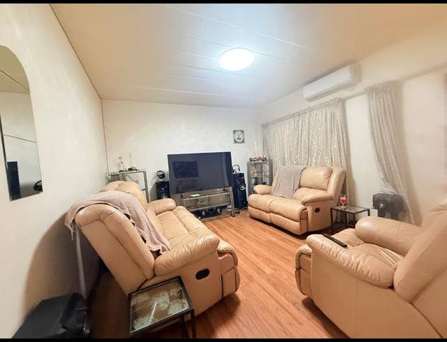 2 BEDROOM APARTMENT FOR SALE IN VANDERBIJLPARK CE 3